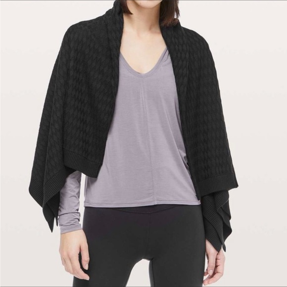 LIKE NEW!! Lululemon Divinity poncho/wrap. Super soft! - Picture 5 of 8